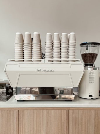 Espressofix Cimbali servisi olarak Espresso makinesi tamiri ve kahve değirmeni tamiri yapıyoruz.