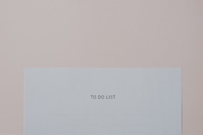 a piece of paper with the words to do list on it