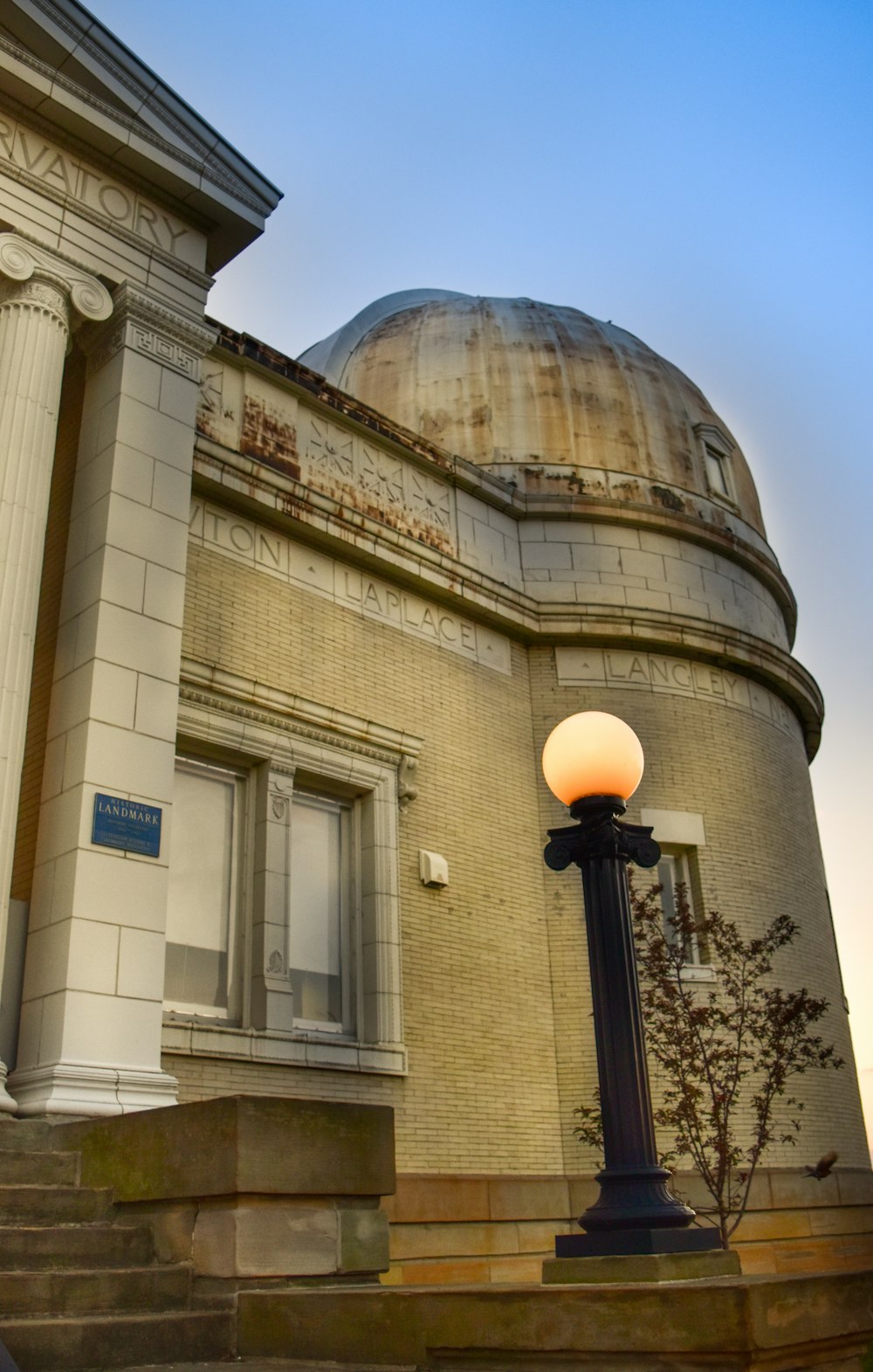 a building with a dome on top of it