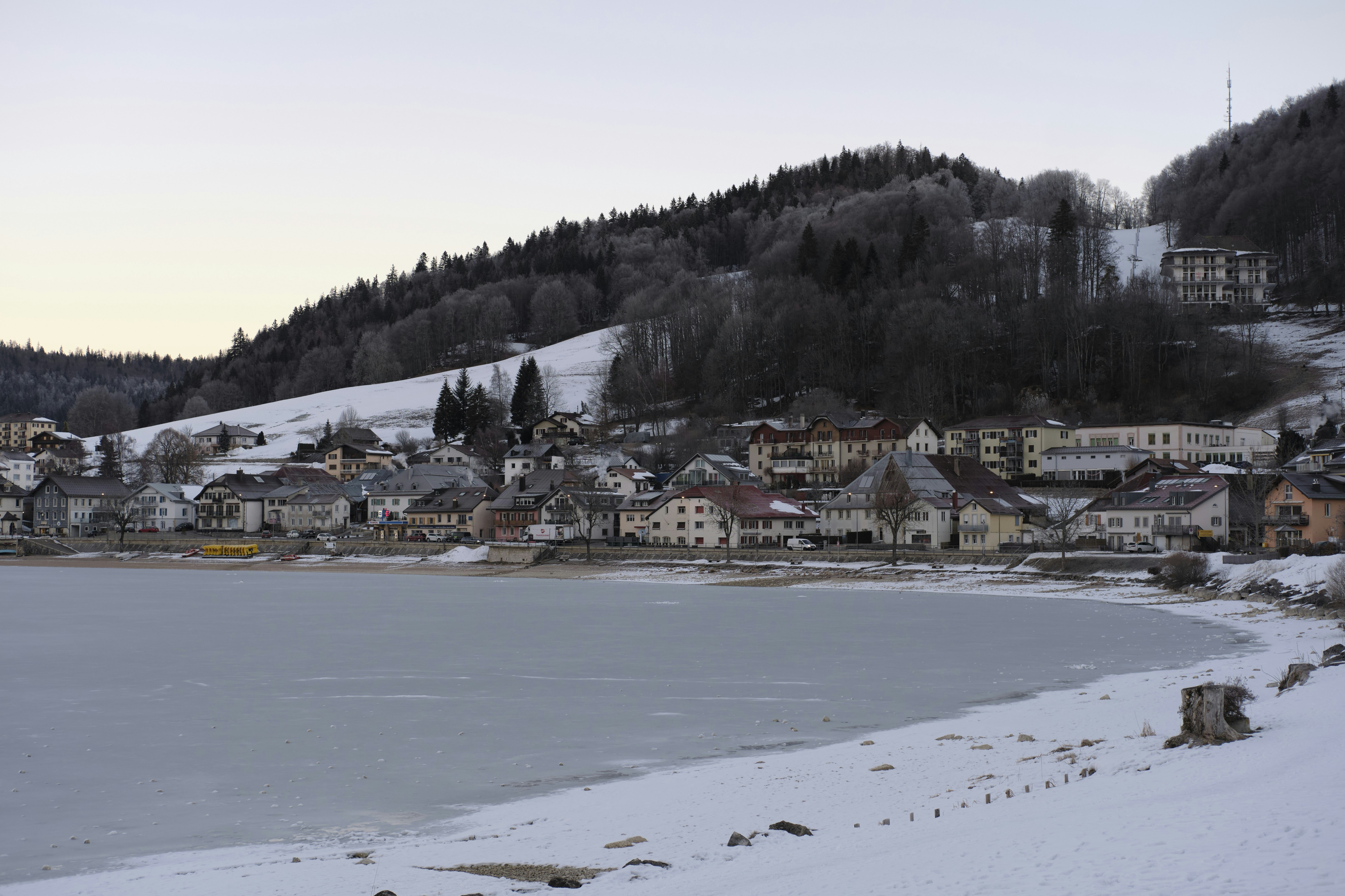 a small town on the shore of a lake
