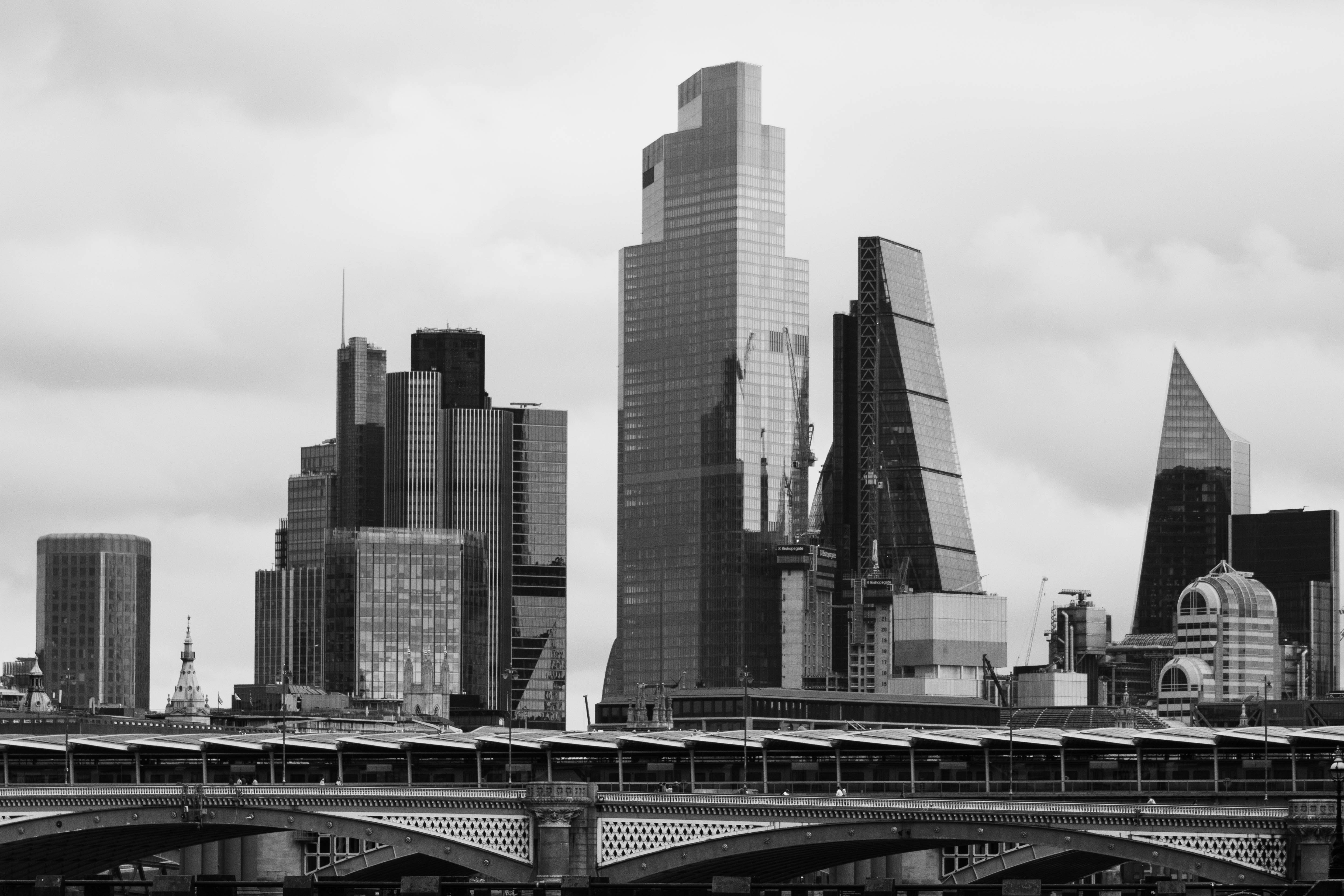a black and white photo of a city skyline