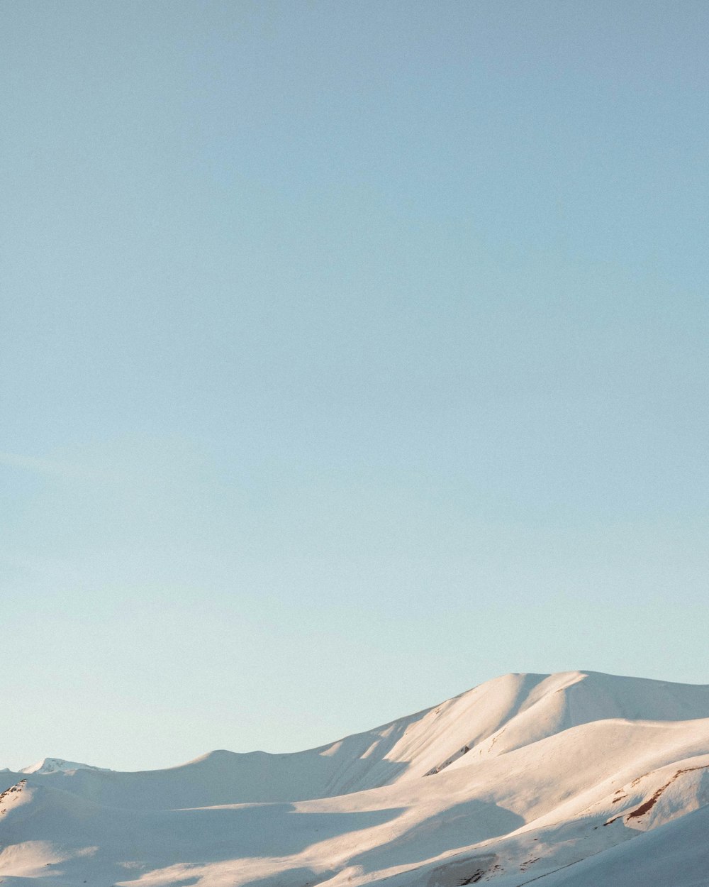 a snow covered mountain