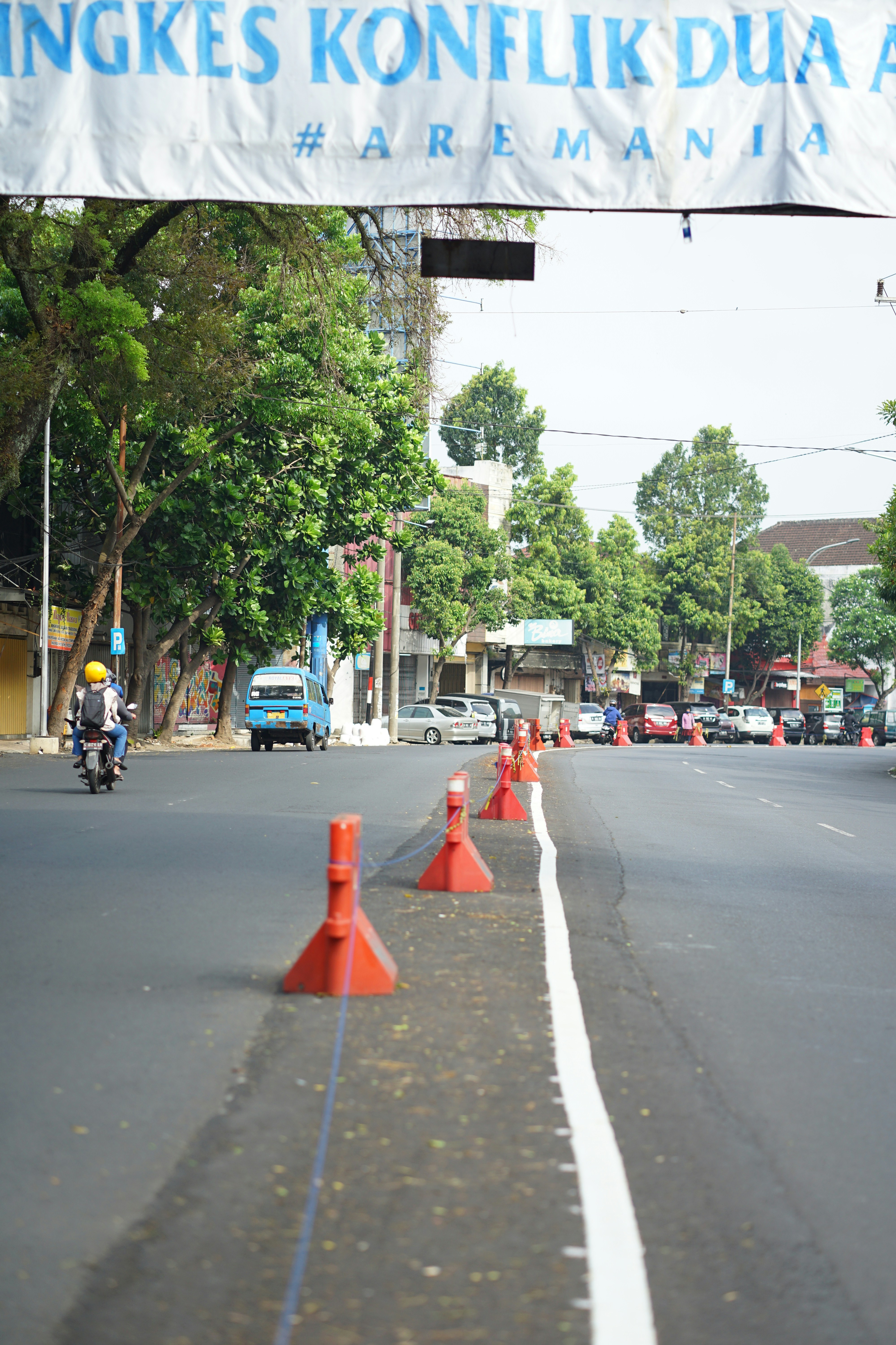 tanda di pinggir jalan