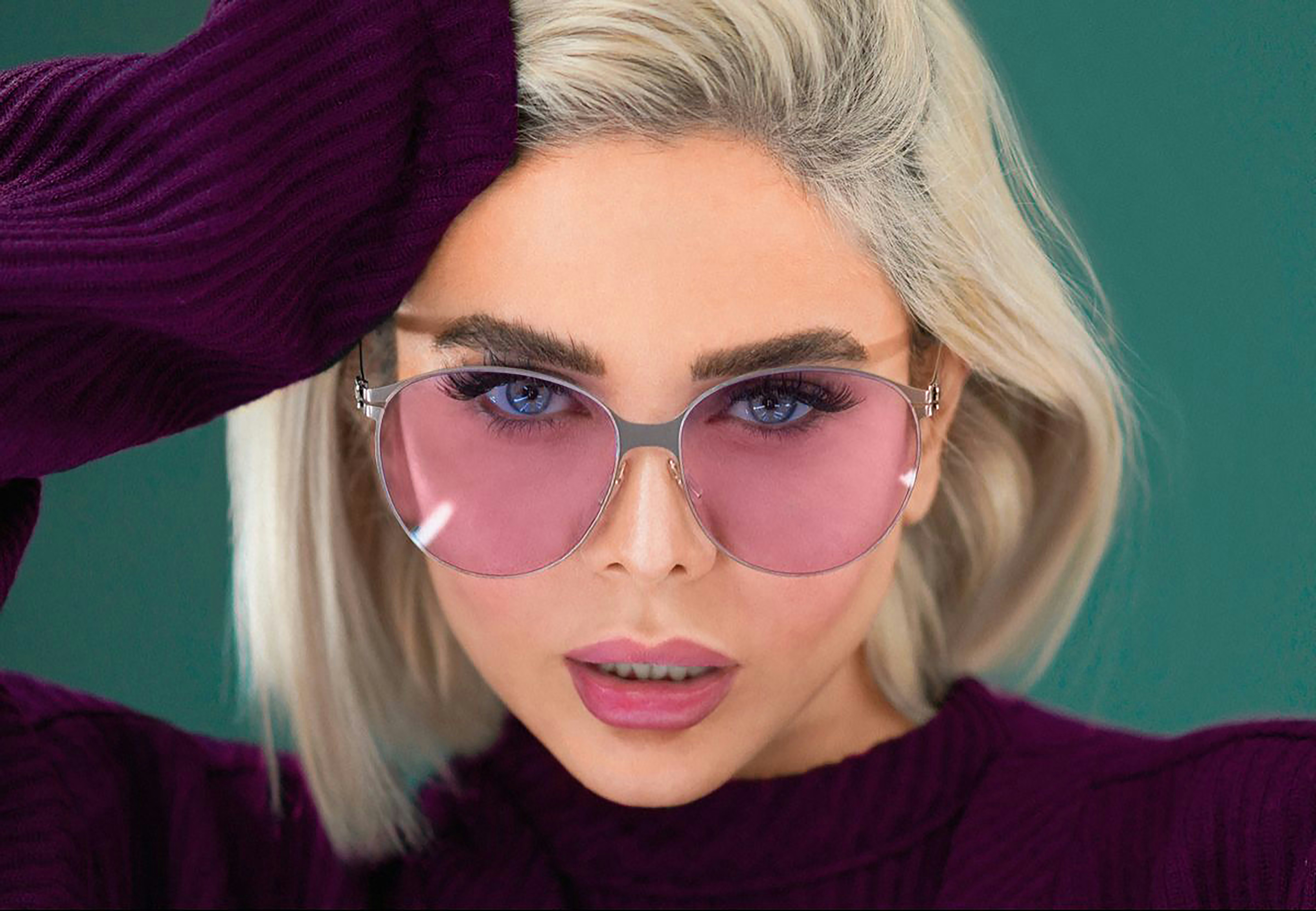 Fashion model with sunglasses