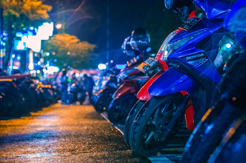 Street scene with a row of classic and modified bikes lined up for a night ride event in Mumbai.
