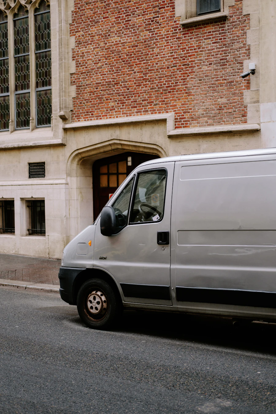 Private airport transfer vehicle in Paris