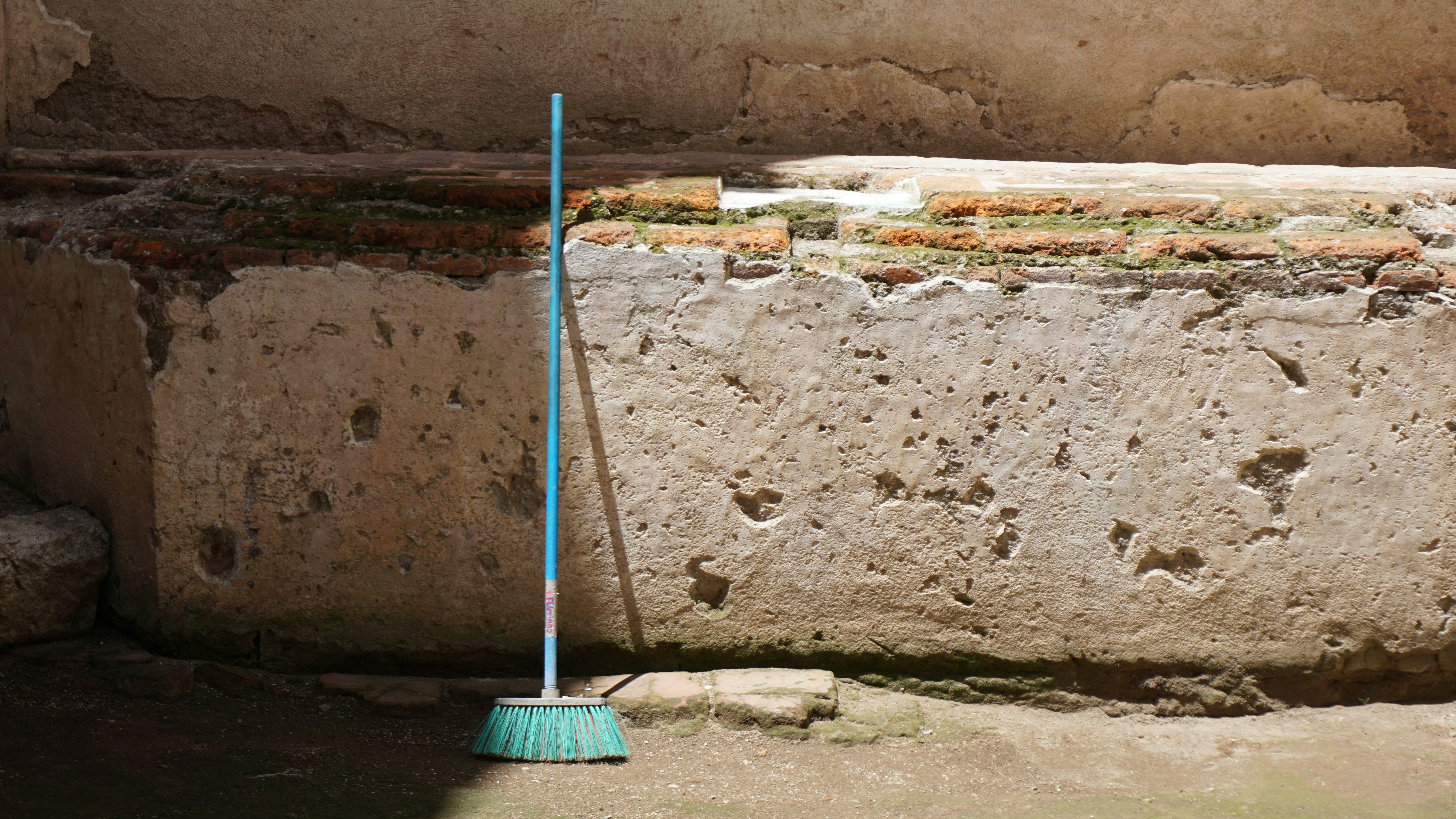 photo-1644551442466-e1a050a41cf4?ixid=M3wxMjA3fDB8MXxzZWFyY2h8MTF8fGhpZ2hzdGFrZSUyMHN3ZWVwc3xlbnwwfHx8fDE3NTk0NjQ5Mzd8MA\u0026ixlib=rb-4.1.0