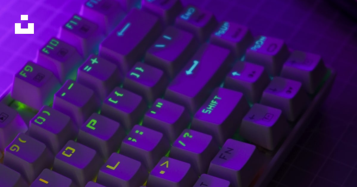 A close up of a keyboard on a table photo – Free Keyboard Image on Unsplash