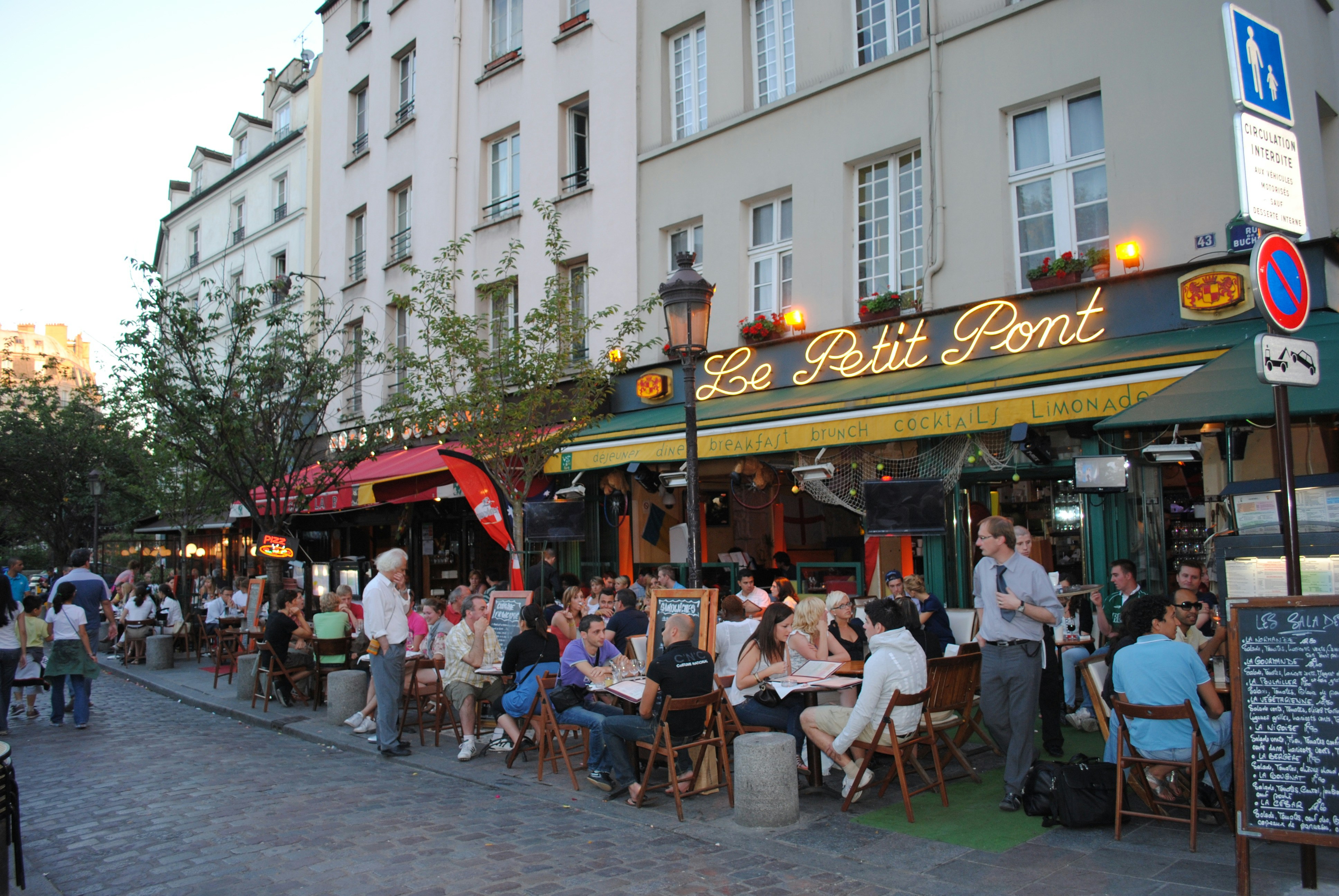 Inside Paris's Best Multicultural Food Neighborhoods for Solo