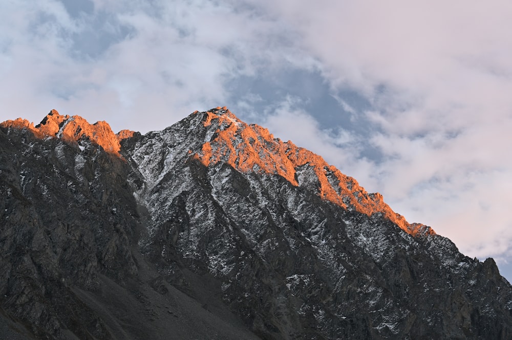 a very tall mountain with some snow on it