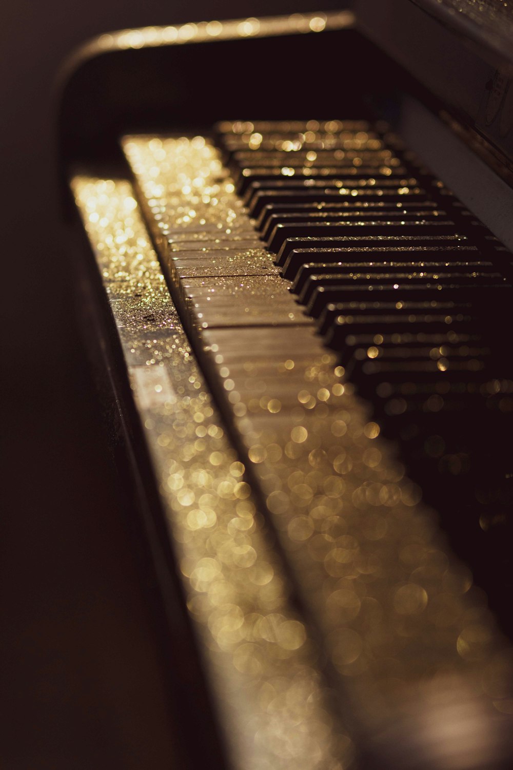a close up of a piano with a lot of light on it