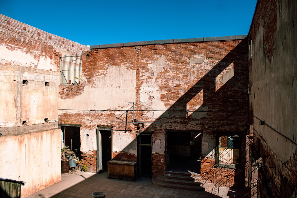 an alleyway with a brick wall and stairs