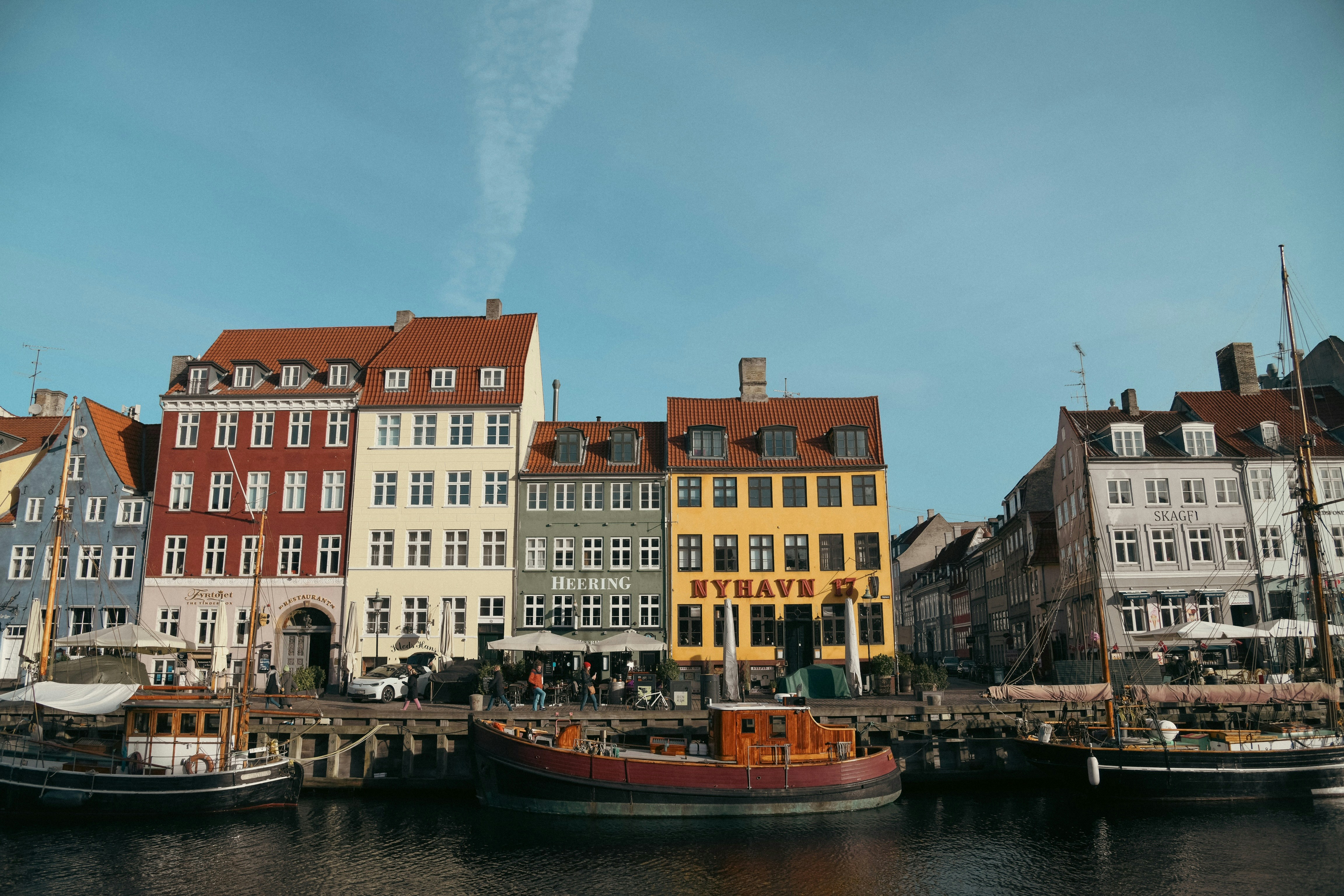a row of buildings next to a body of water, 