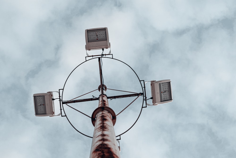 a pole with four lights on top of it