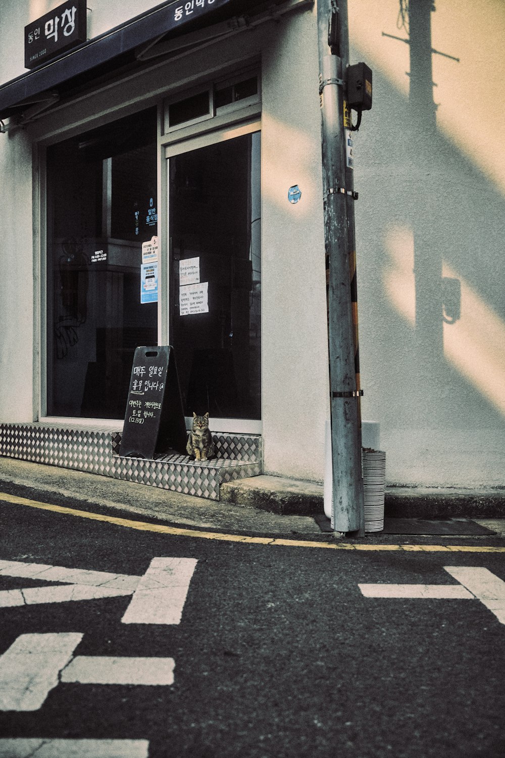 a traffic light sitting on the side of a building