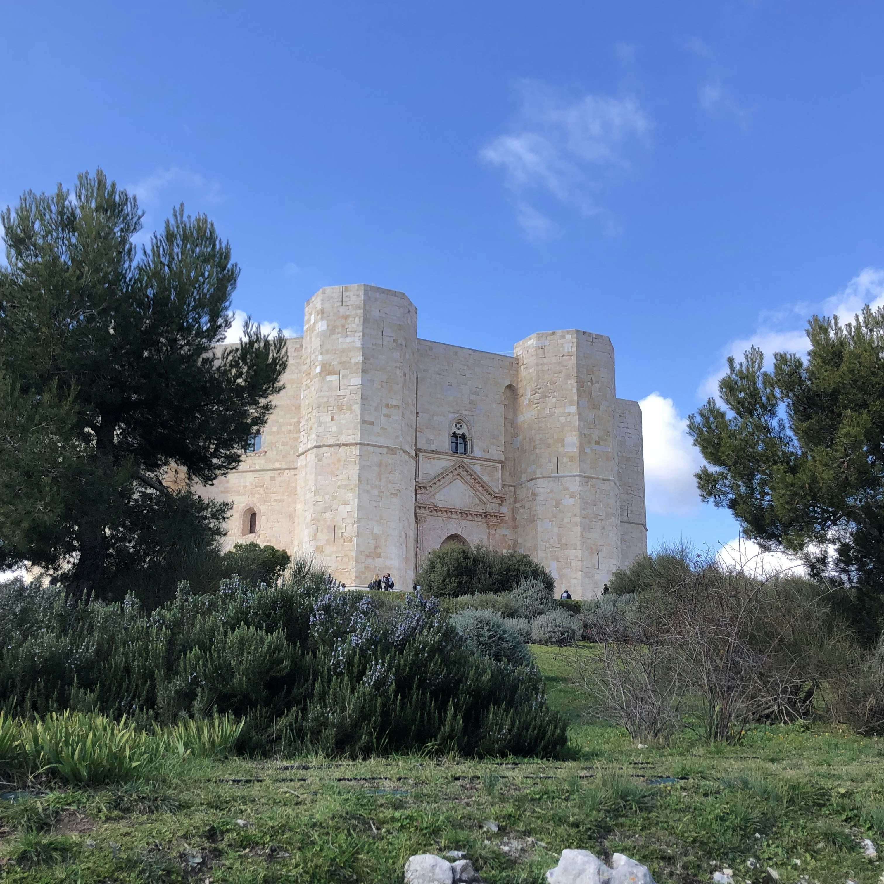 Unsplashの無料カステル デル モンテ写真