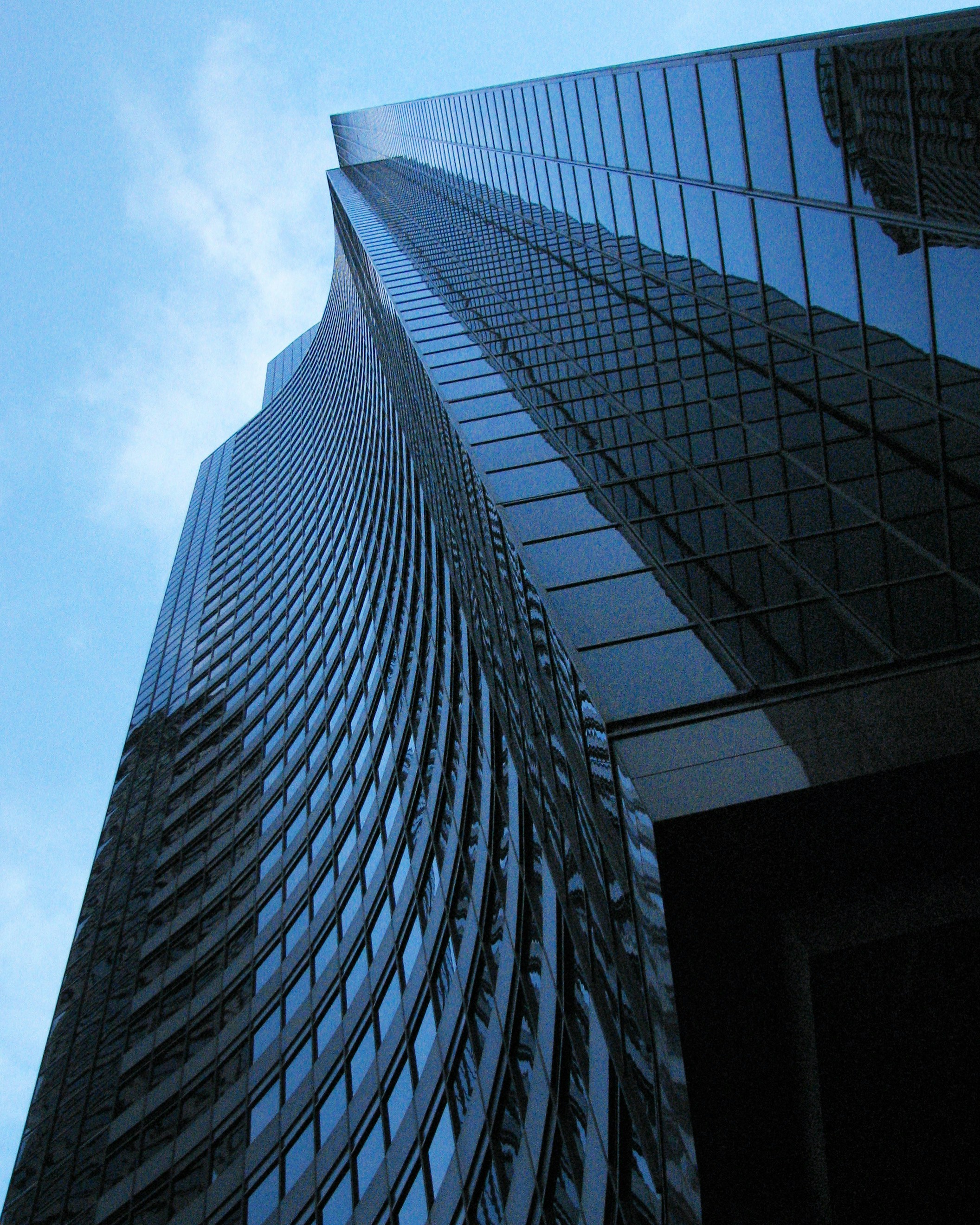 gray computer monitor