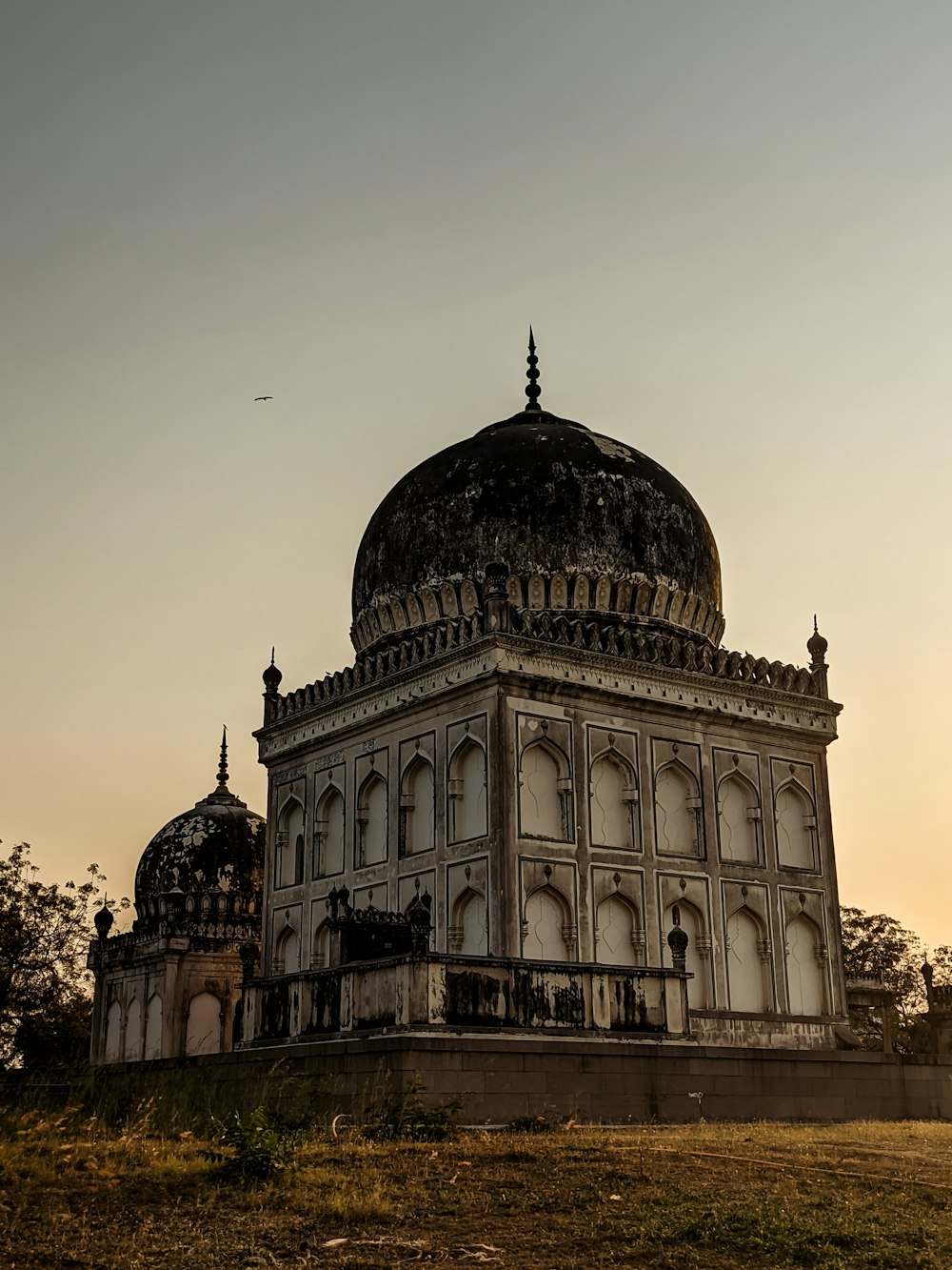 a large building with a dome on top of it