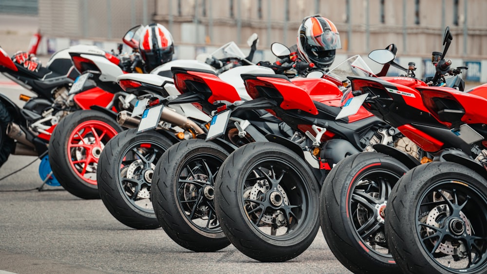 a row of motorcycles parked next to each other