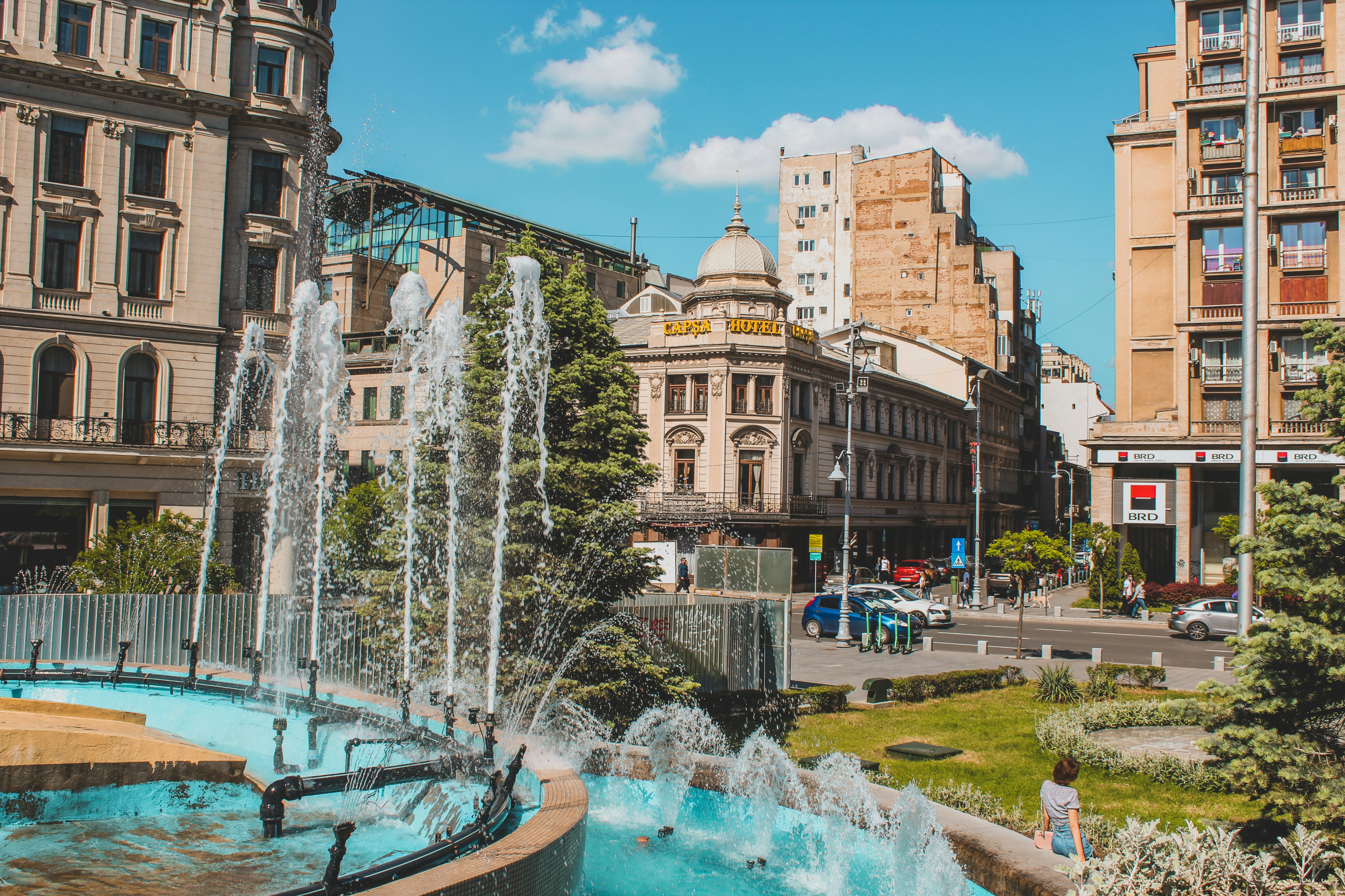 A water fountain in the middle of a city photo – Free Paris Image on ...