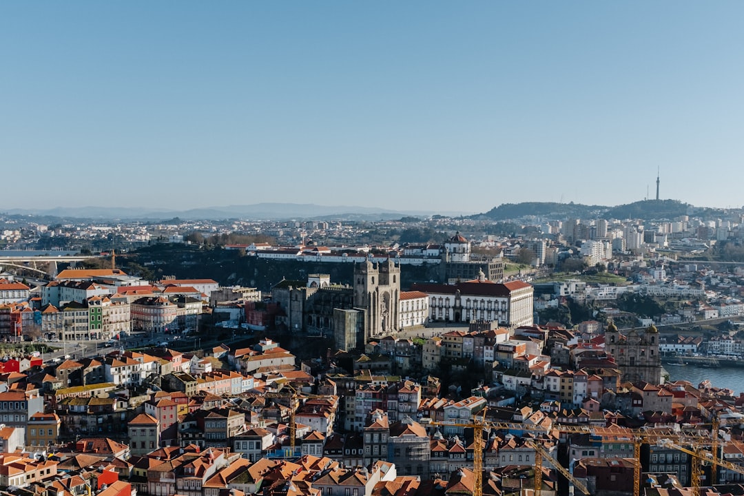 a view of a city with lots of buildings, If you like to support my work: Paypal.me/rresenden || Bitcoin: 3MmM8ALMYSMVD17gLHQDJ2sZqSVSJCCpB