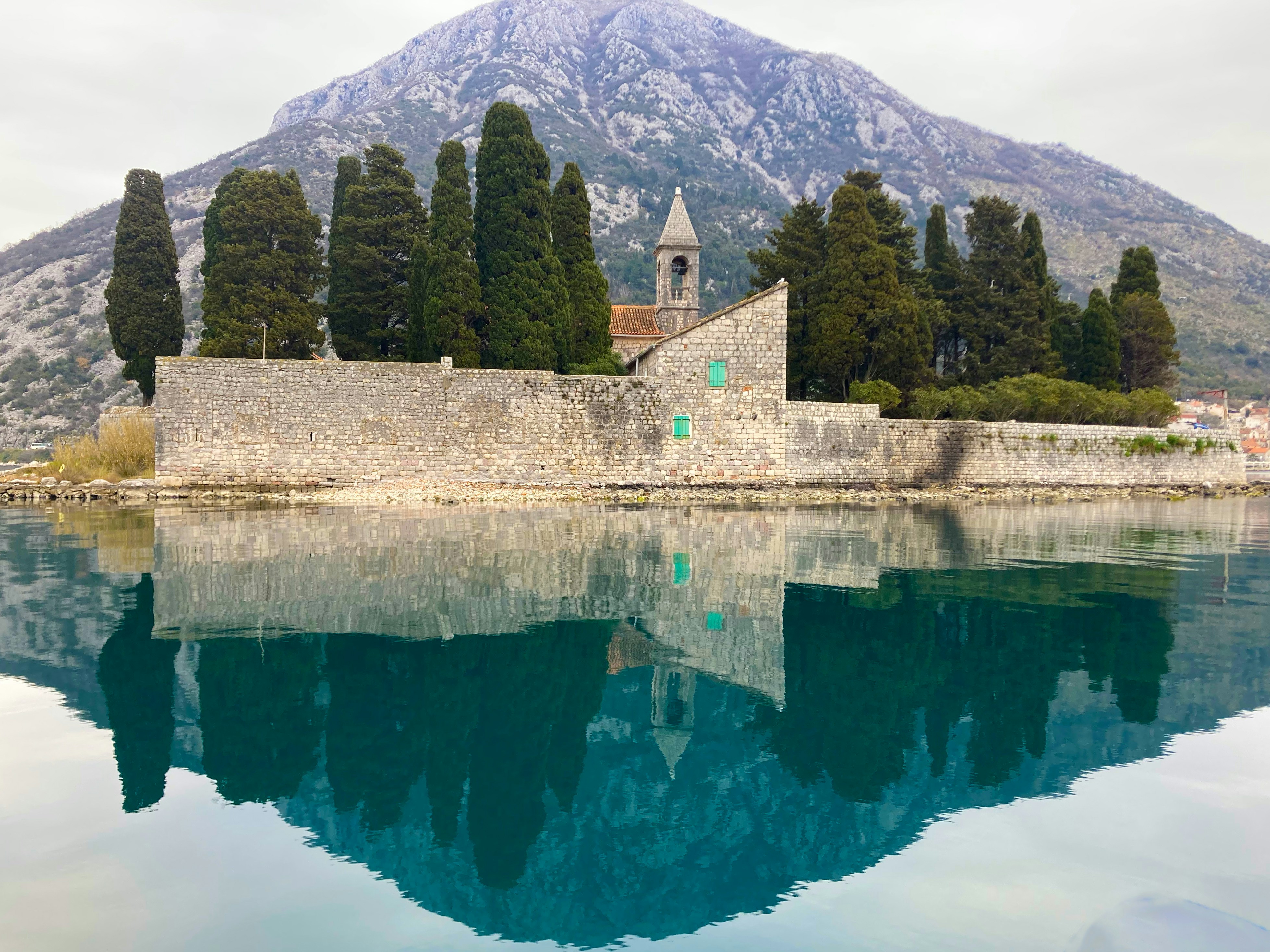 a large body of water next to a mountain