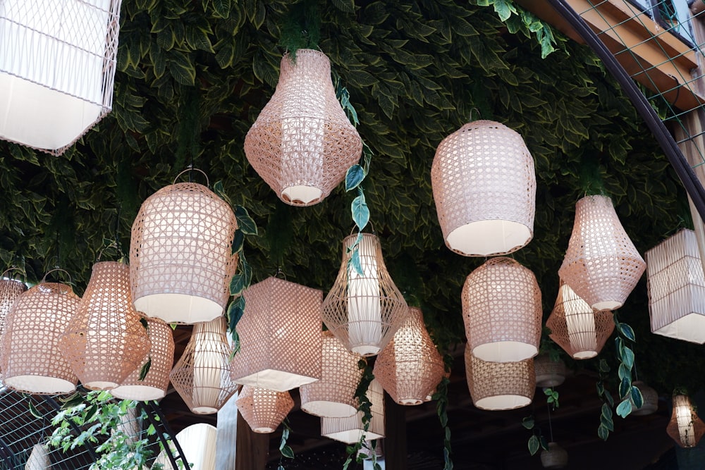 a bunch of lamps hanging from a ceiling