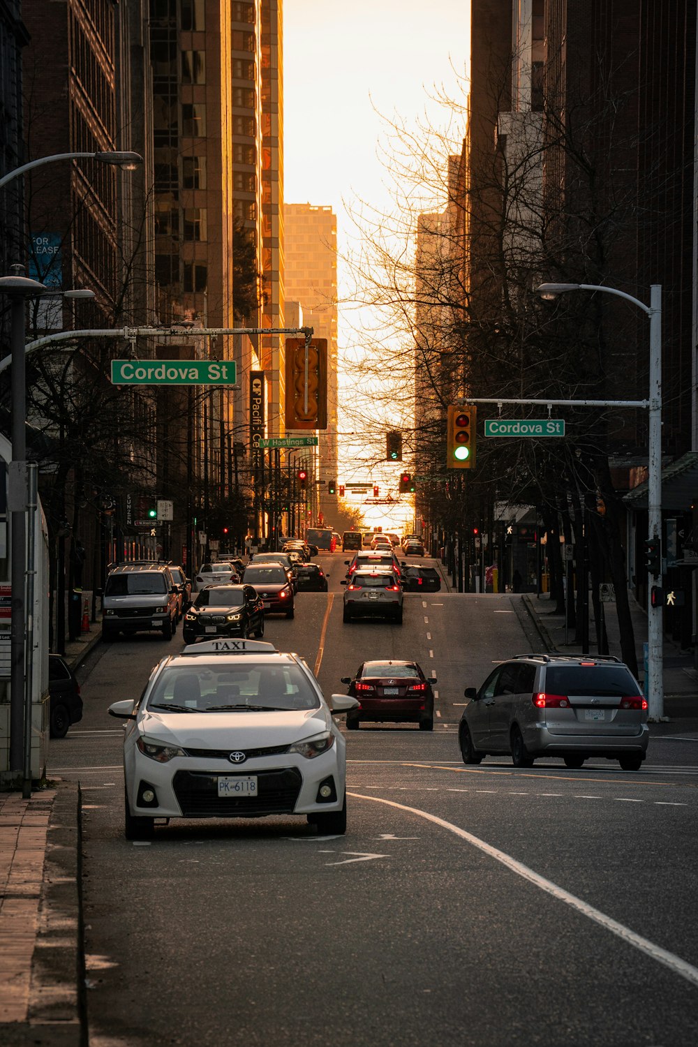 a city street filled with lots of traffic