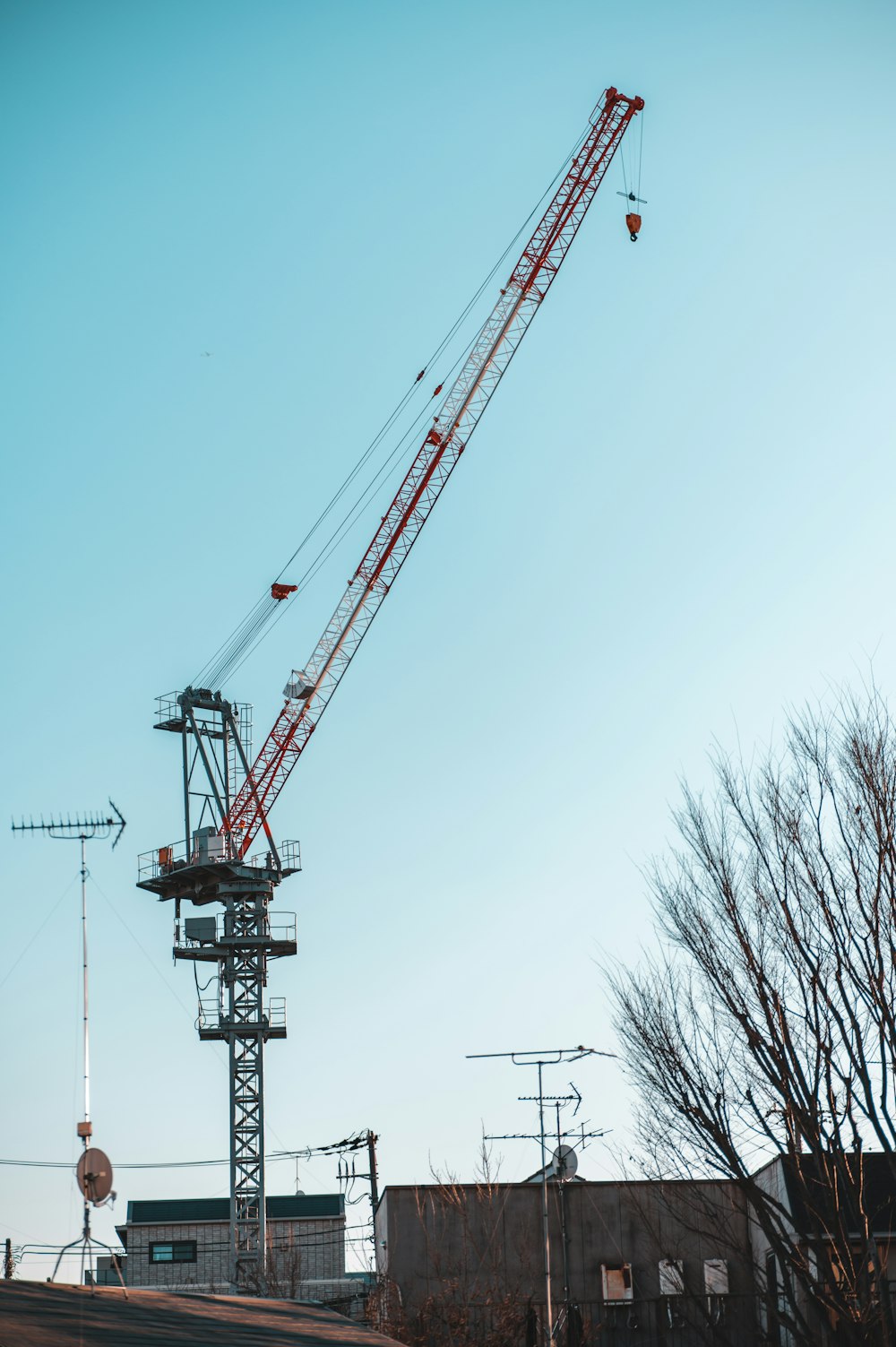 a large crane is standing on top of a building