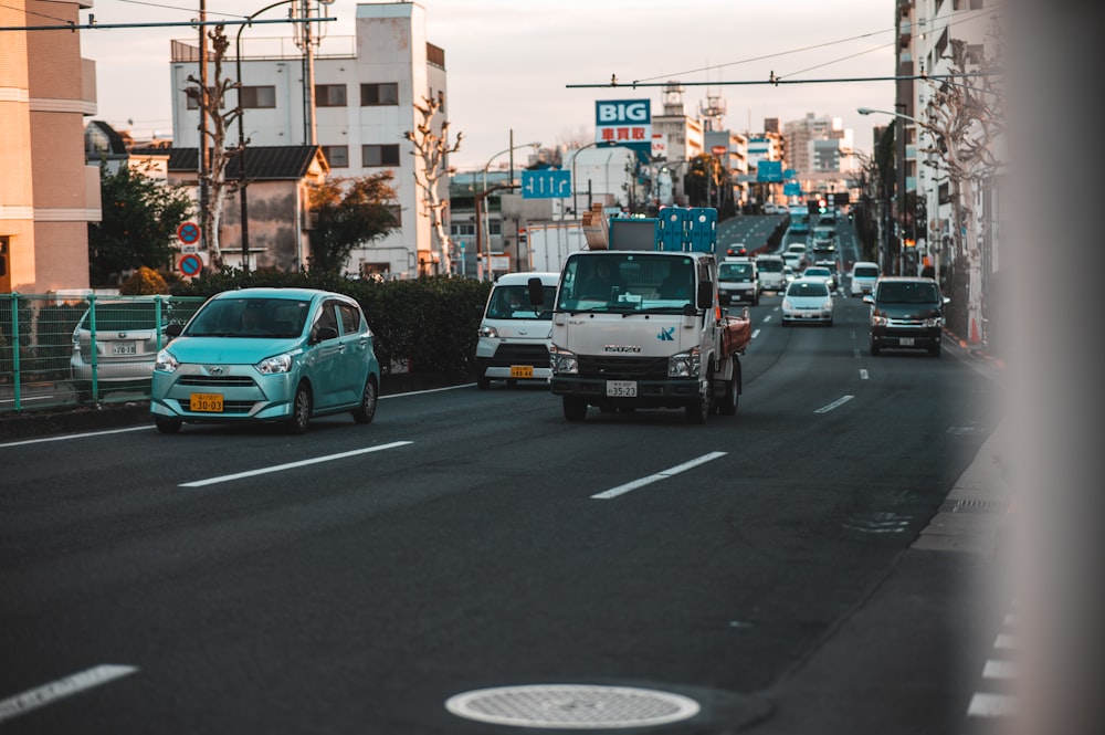 a street filled with lots of traffic next to tall buildings