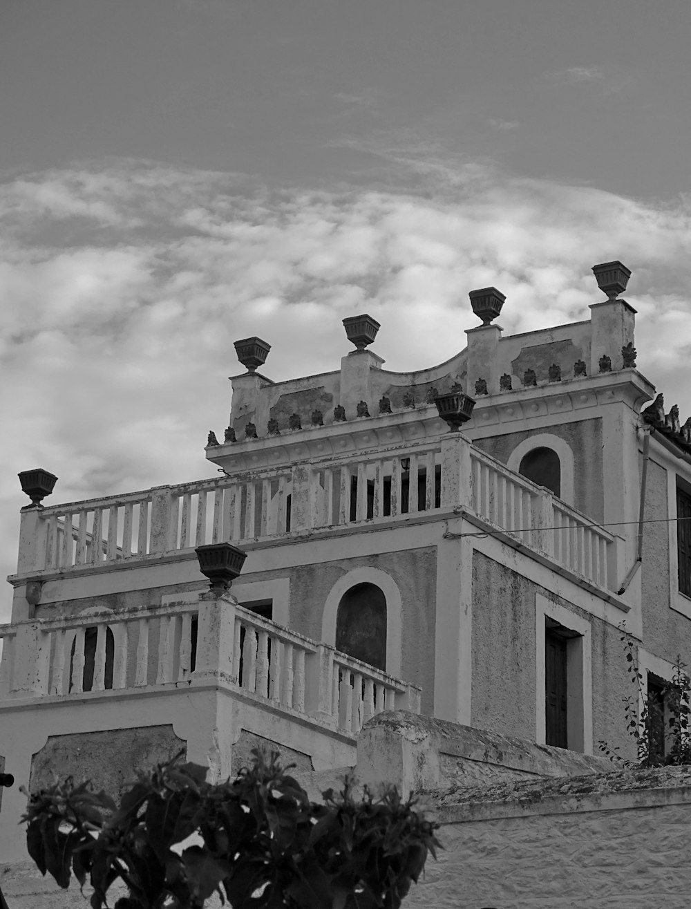 a black and white photo of a large building