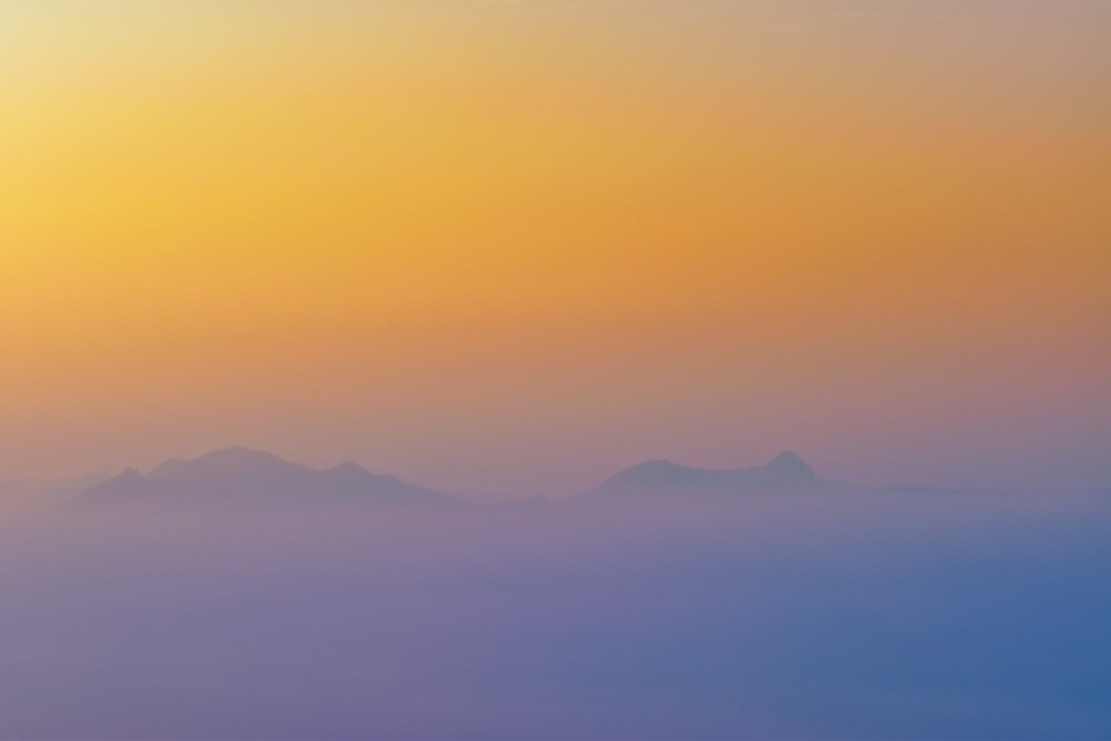 a hazy sky with mountains in the distance