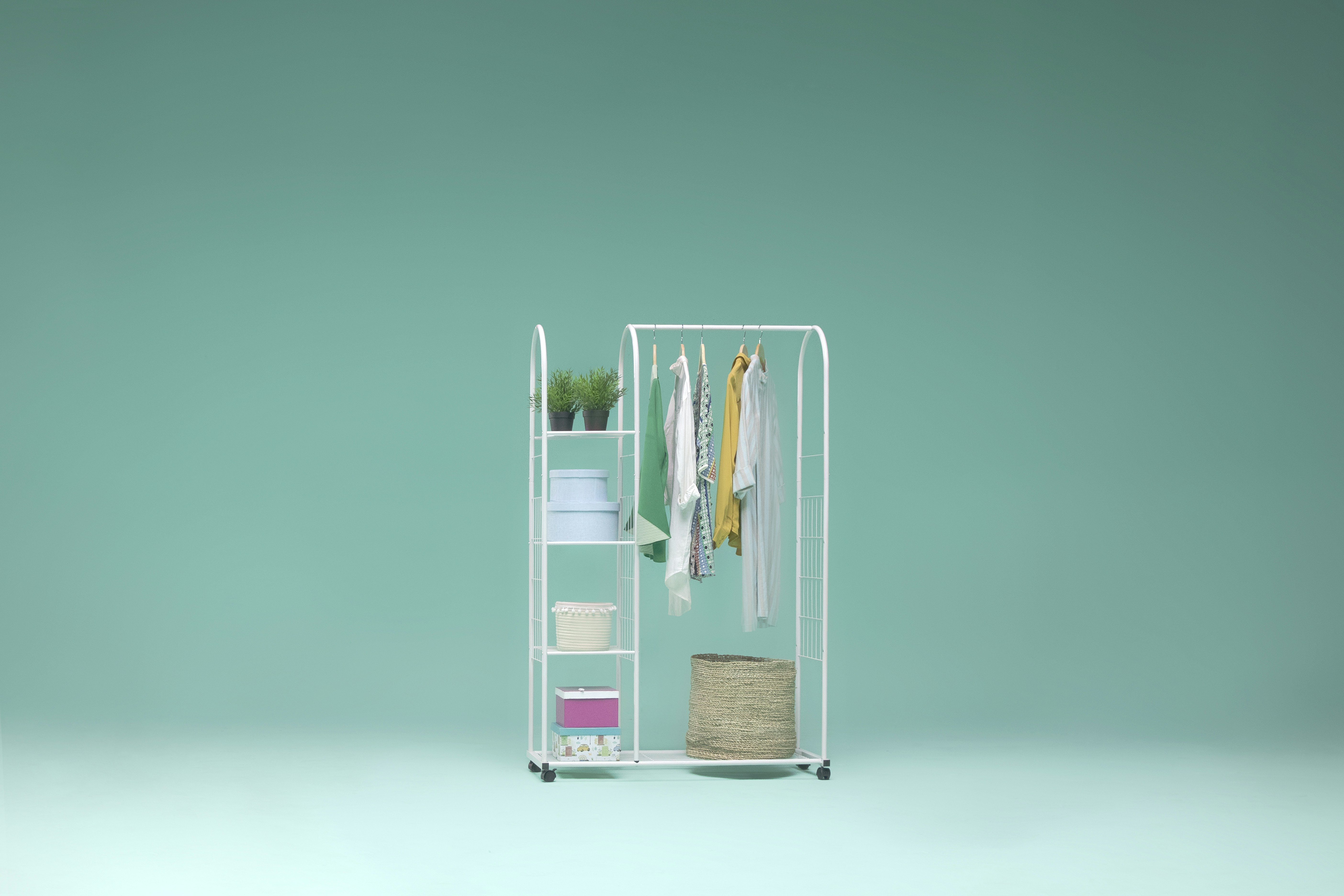 White clothing rack 