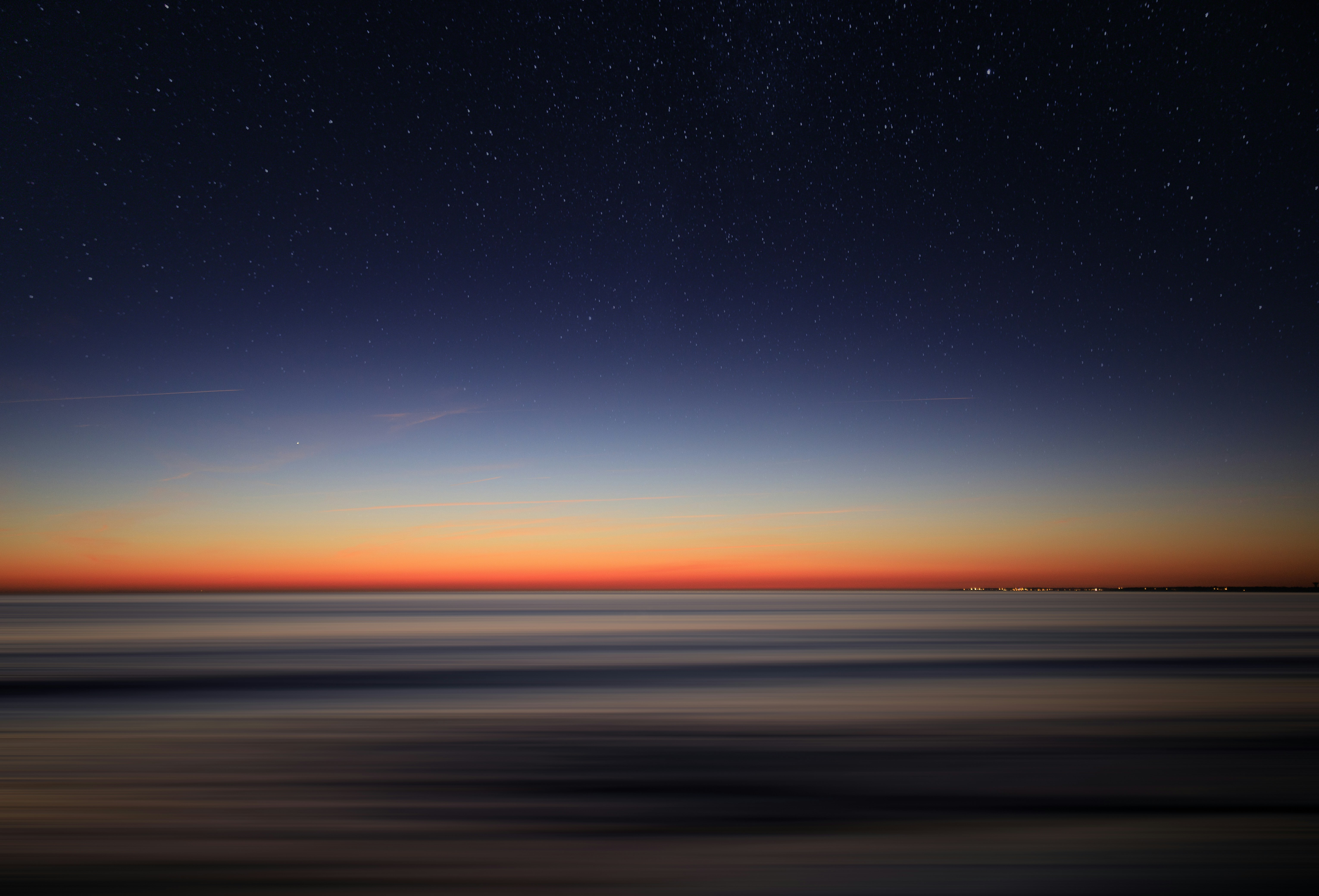 A view of the ocean at night with stars in the sky photo – Free Sunrise  Image on Unsplash, image size:3000x2039