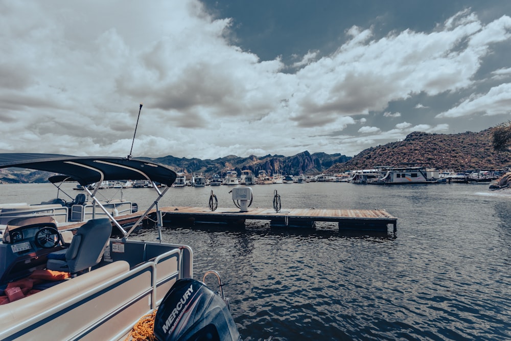 a boat docked at a pier on a lake