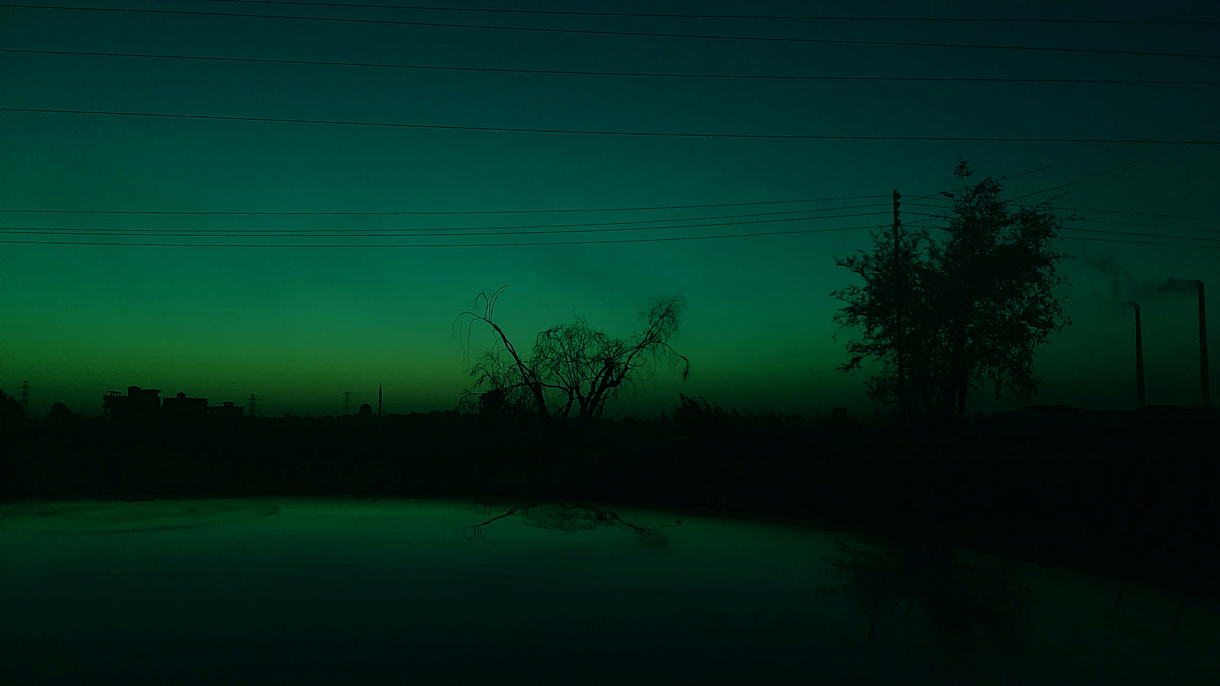 Unsplashで見つけるダークモードの壁紙の無料写真