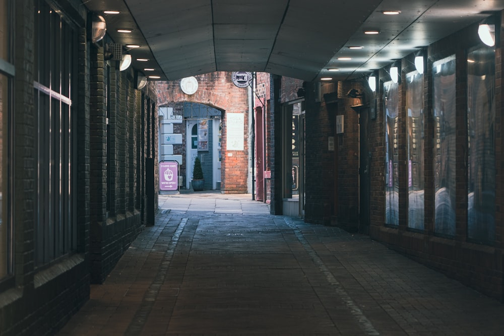 a narrow alley way with a brick building in the background