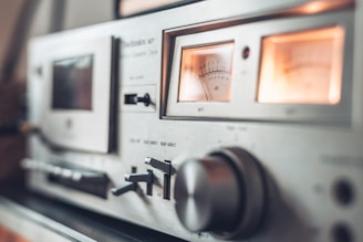 a close up of an old fashioned radio
