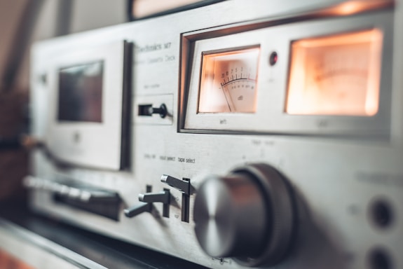 a close up of an old fashioned radio
