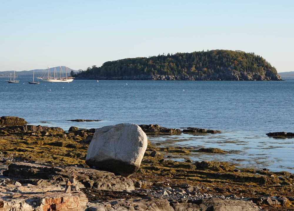 a large rock sitting on top of a rocky beach