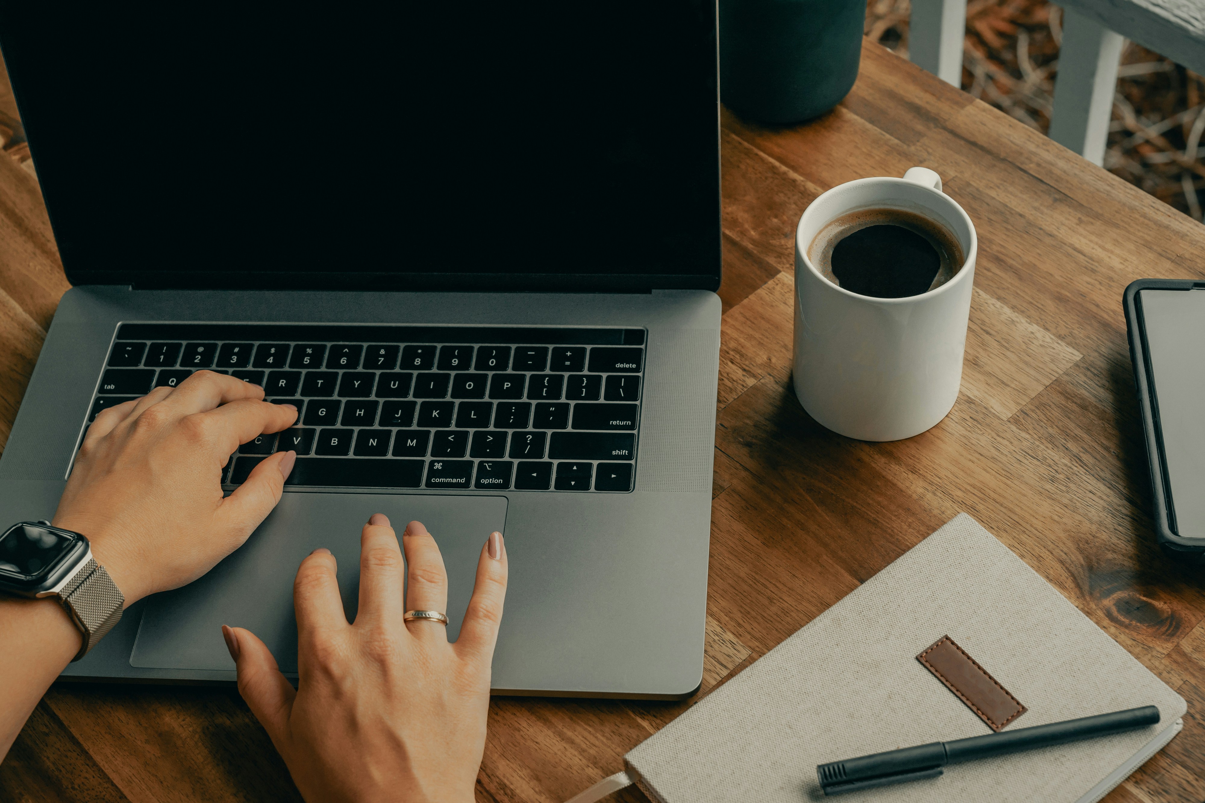 Sincerely, No One: The Slow Disappearance of the Email Sign-Off