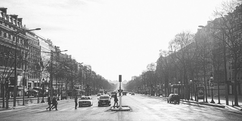 a black and white photo of a city street