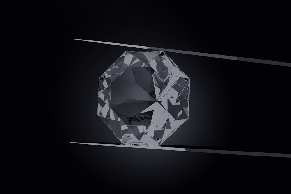 Una foto en blanco y negro de un diamante