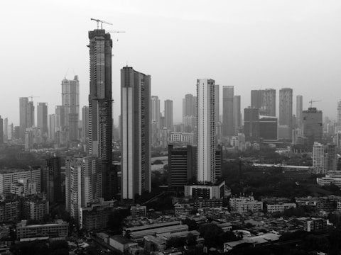 a black and white photo of a city skyline