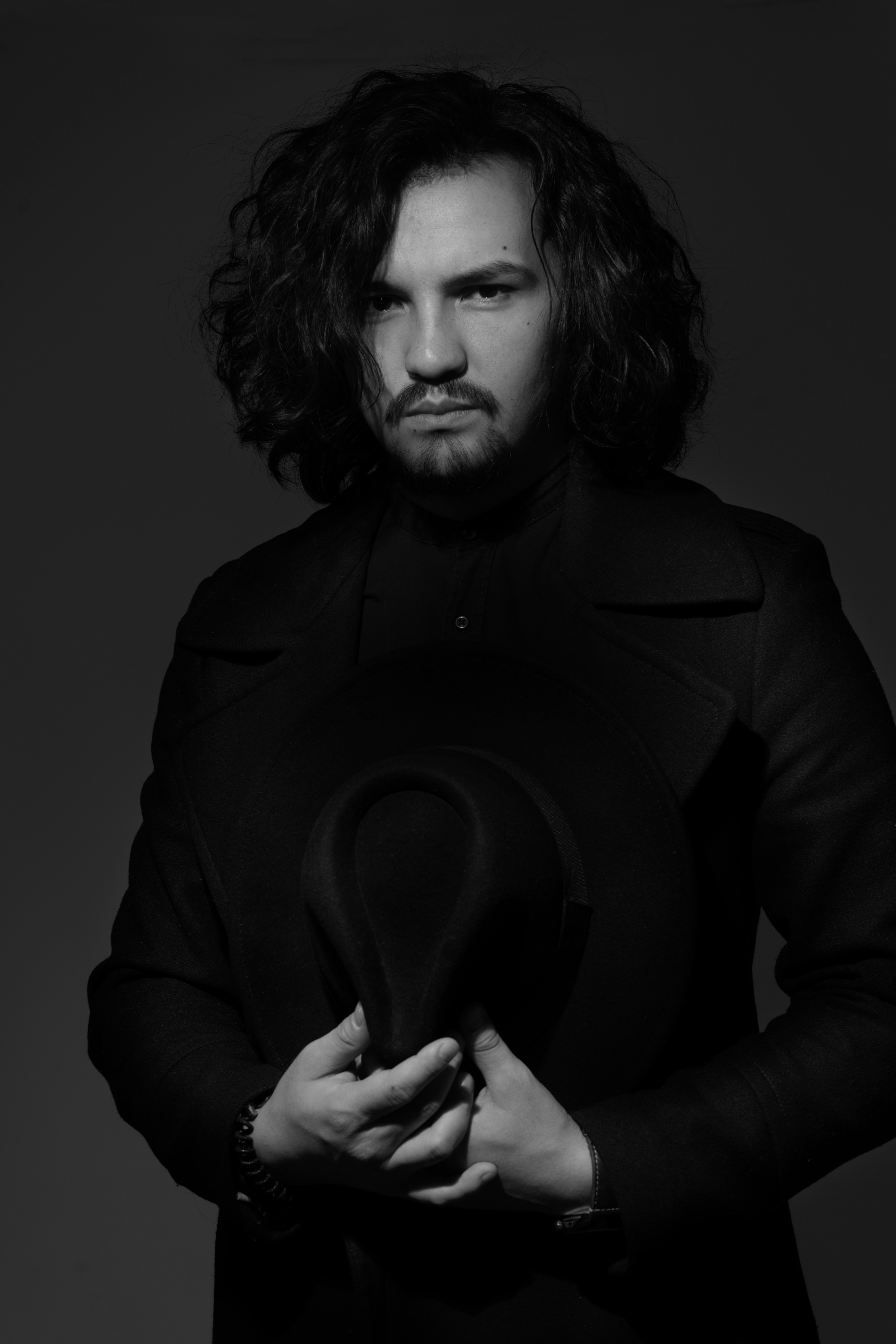 long hair men, wallpaper, Sejarah Rambut Monte: Asal Usul dan Evolusinya 3