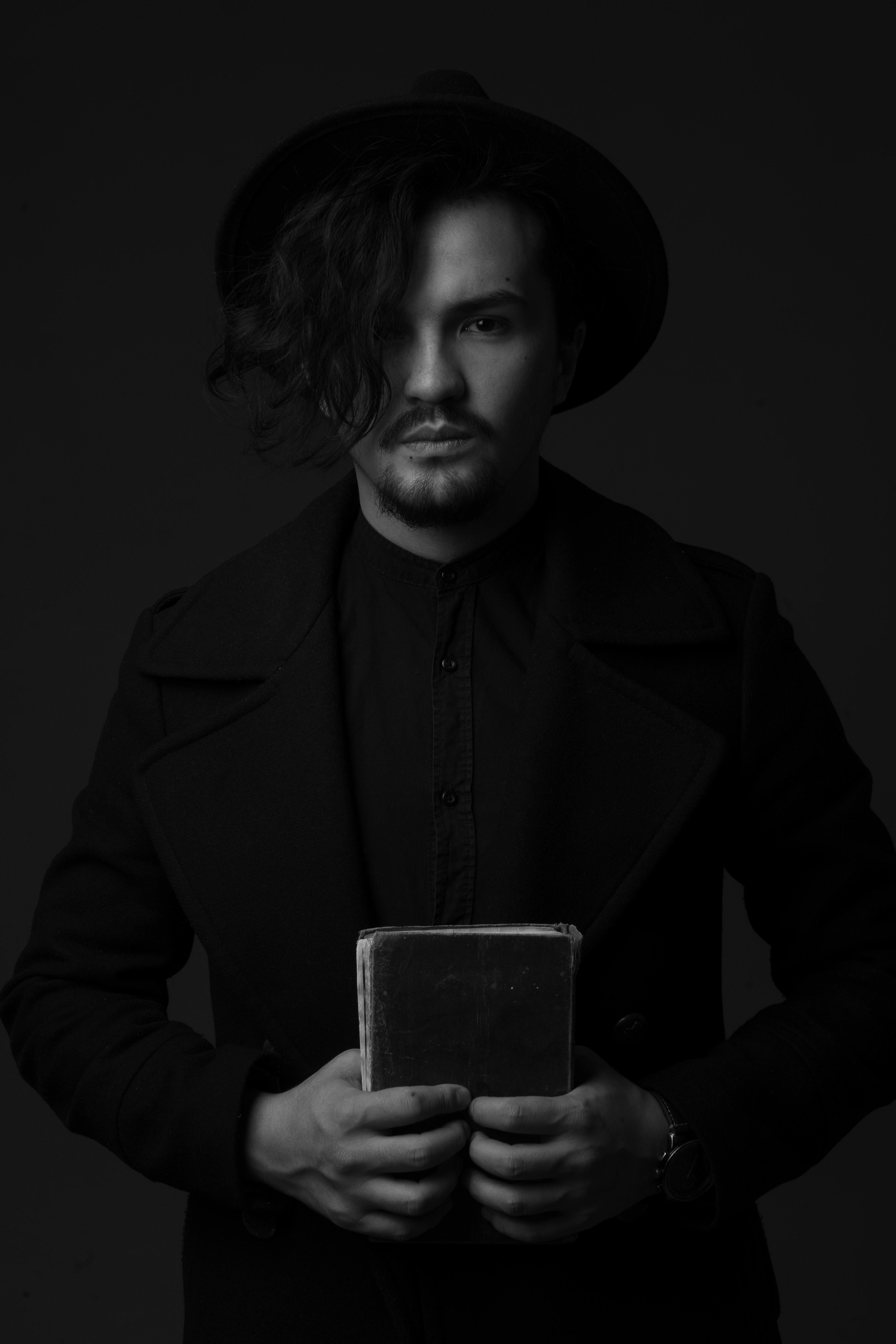 long hair men, wallpaper, Sejarah Rambut Monte: Asal Usul dan Evolusinya 4