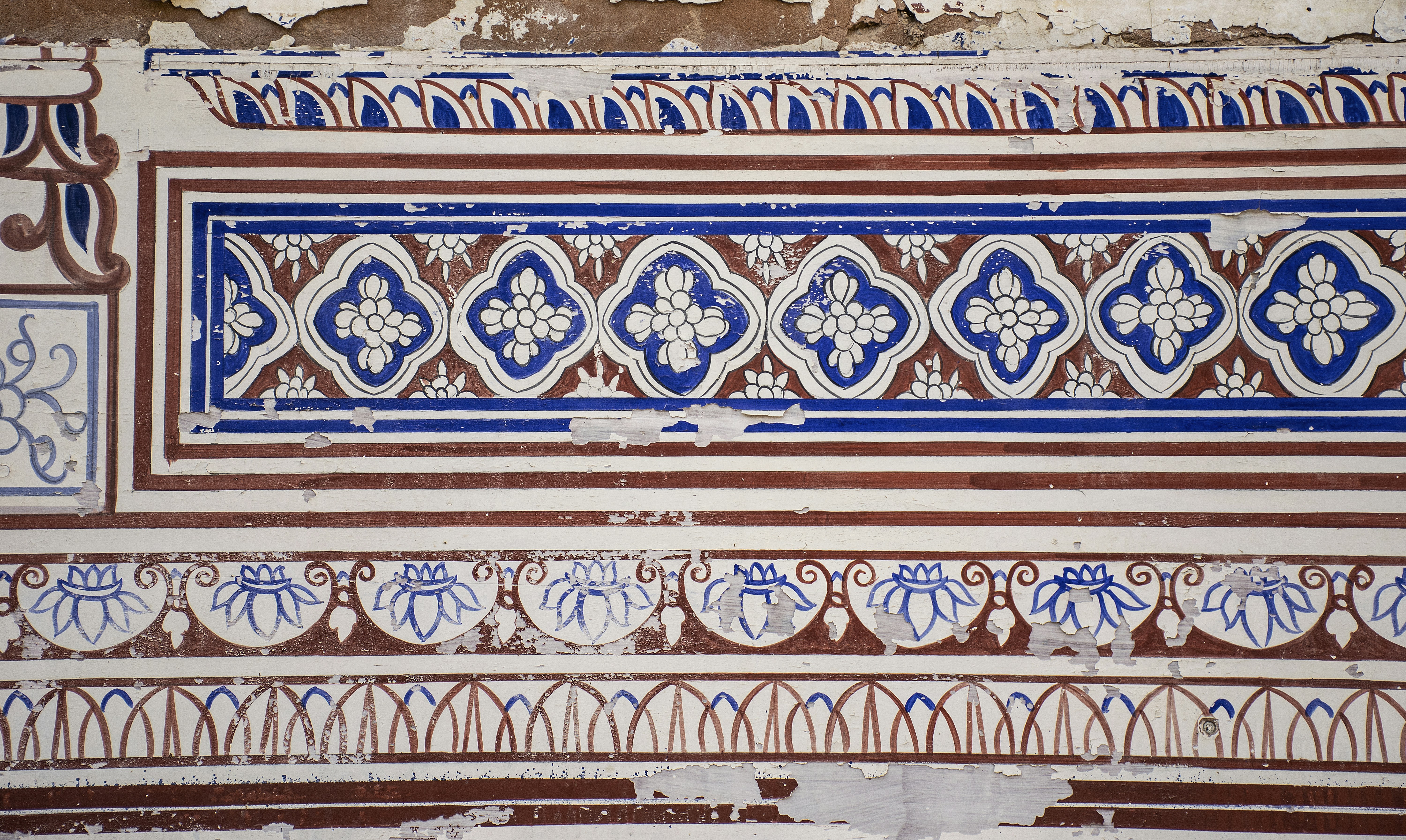 mediterranean style wallpaper, wallpaper, Mediterranean Walk-in Closet: Design & Inspiration 3