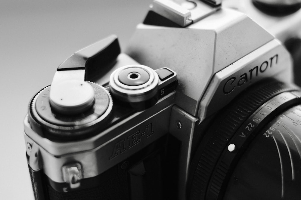 a black and white photo of a camera