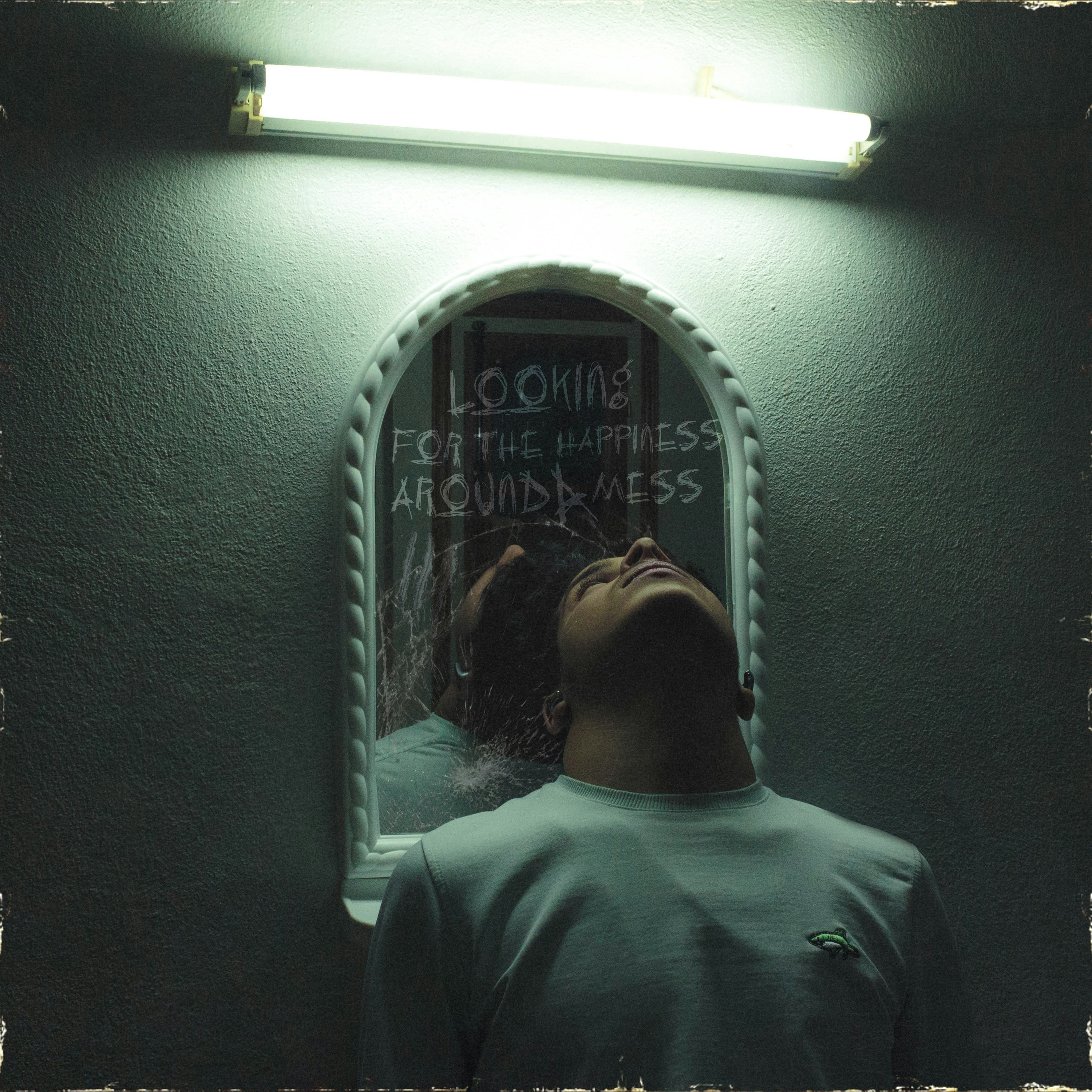 Un uomo che si guarda allo specchio foto – Immagine gratis di Umano su  Unsplash, image size:3000x3000