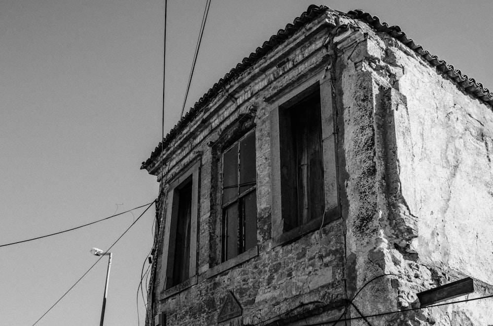 a black and white photo of an old building